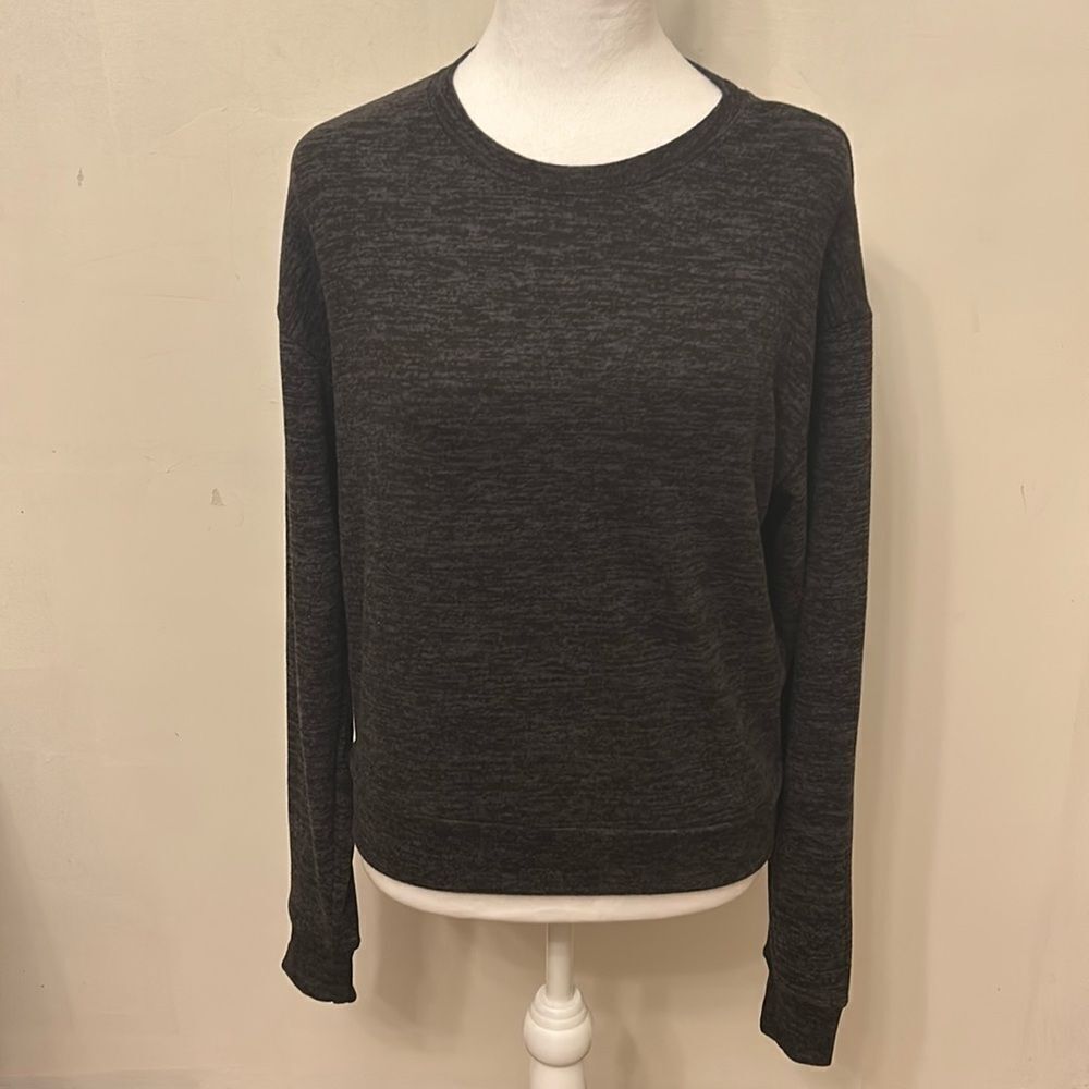 Gap dark gray black long sleeve tee Size L NWOT